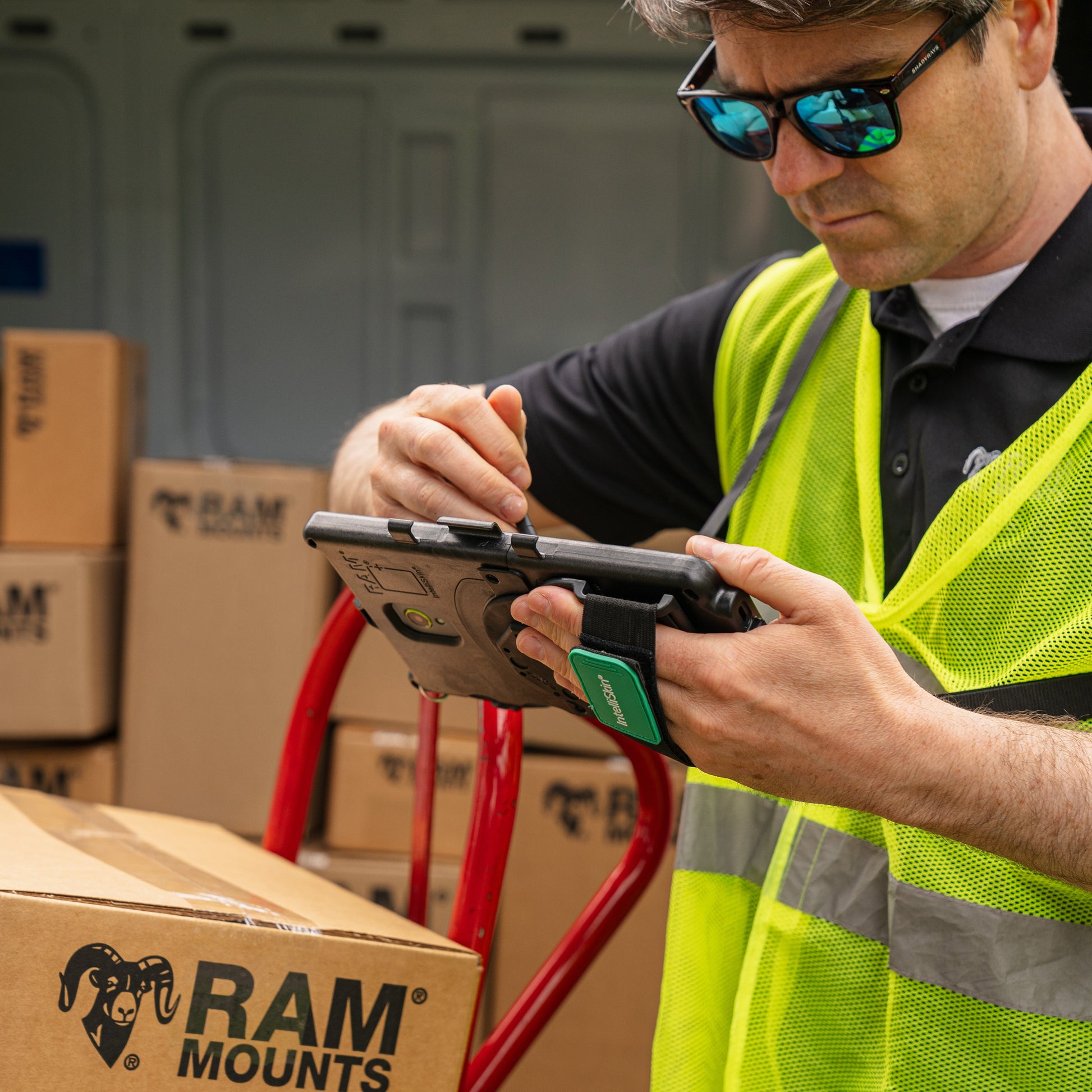 GDS® Uni-Conn™ Adapter with Hand Strap for IntelliSkin® (RAM-GDS-U1HSU)