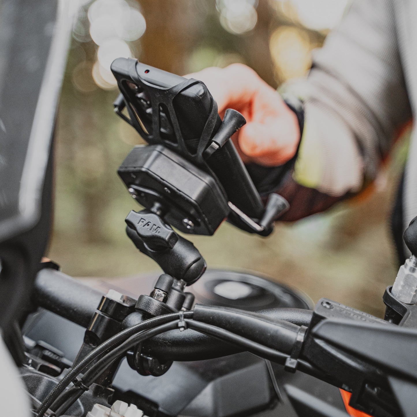 RAM® X-Grip® Large Phone Holder with Ball & Vibe-Safe™ Adapter (RAM-HOL-UN10B-462)