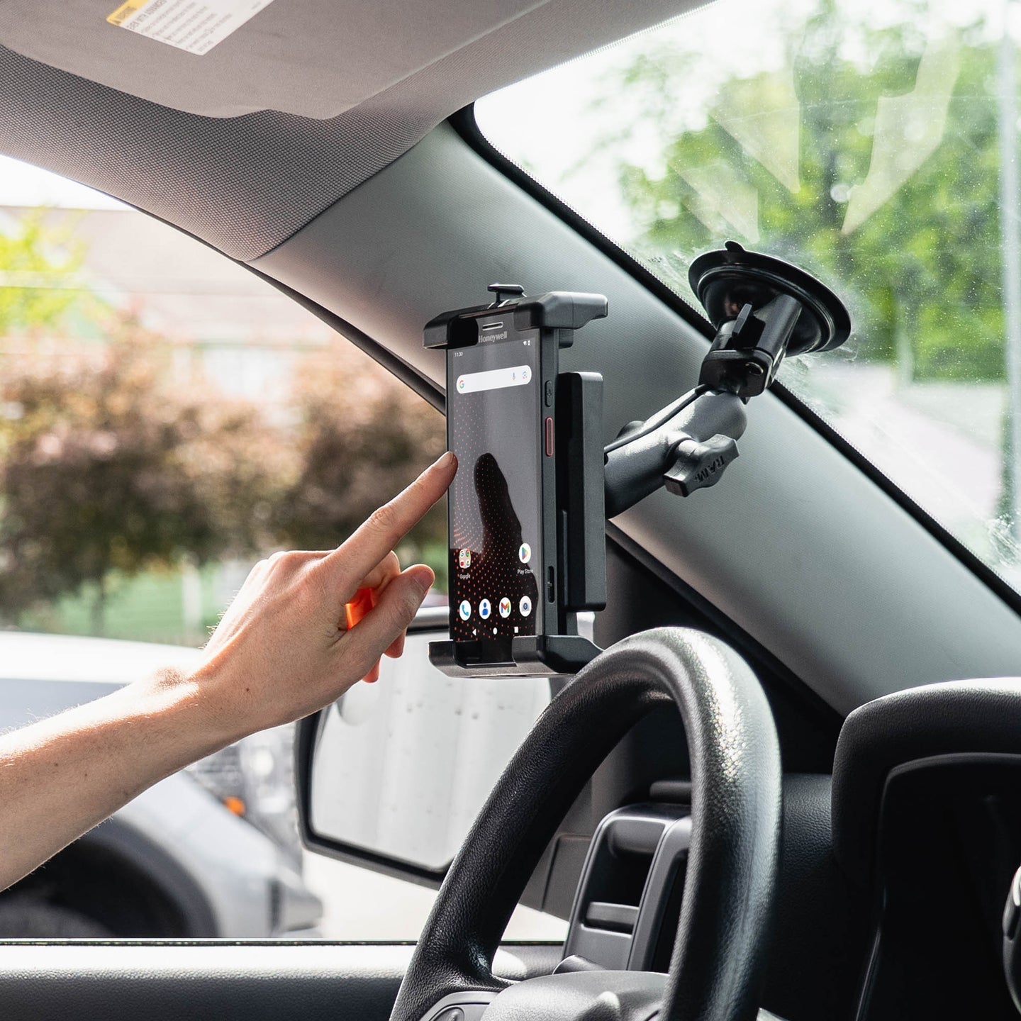 RAM® Quick-Grip™ Pro XL Phone Mount with Twist-Lock™ Suction Cup (RAM-B-166-PD7U)